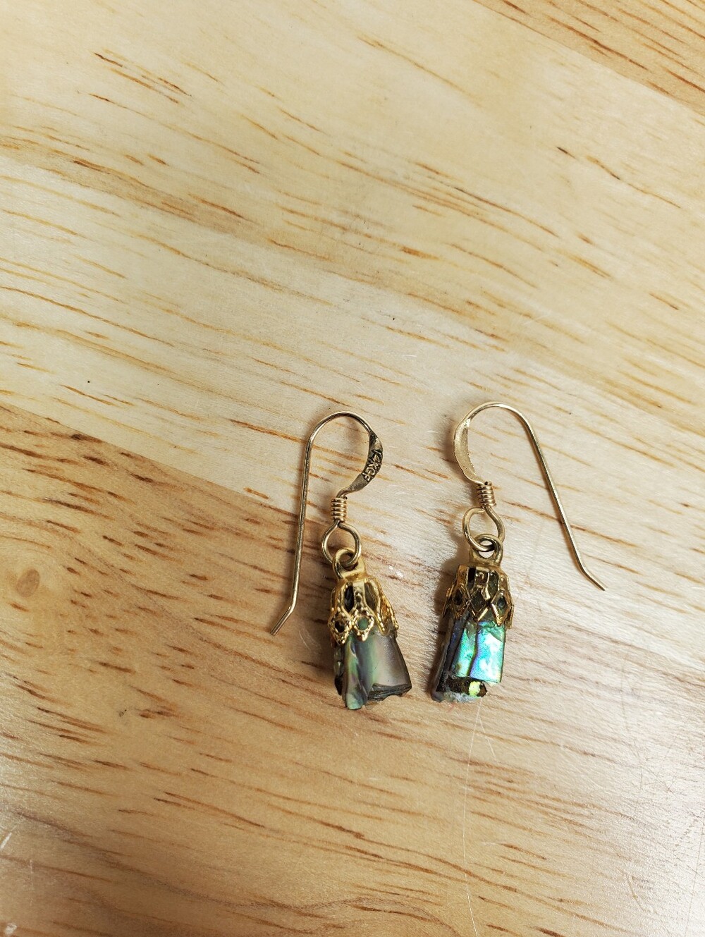 Vintage 14K Gold Filled Raw Abalone Shell Point Dangle Earrings Filigree Caps